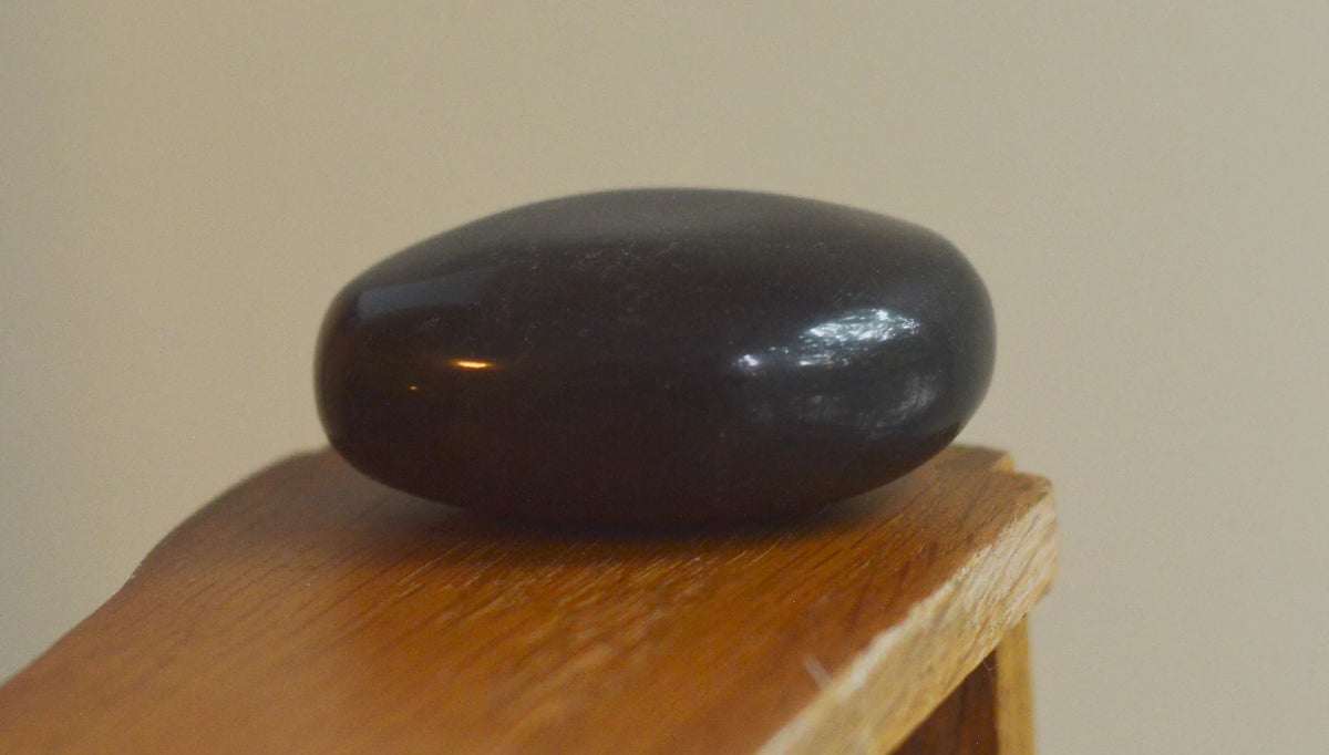 Black Agate Palm Stones