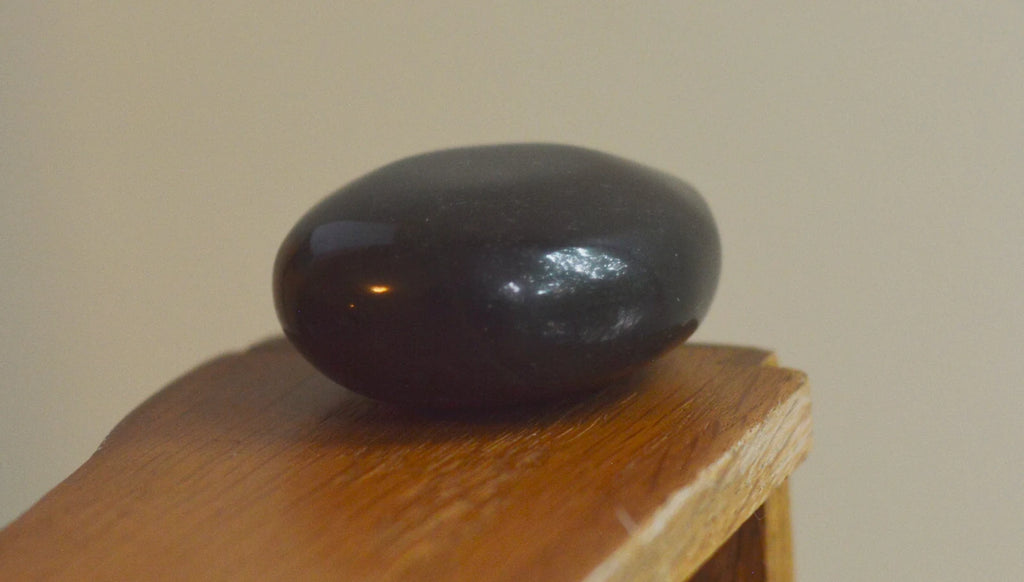Black Agate Palm Stones
