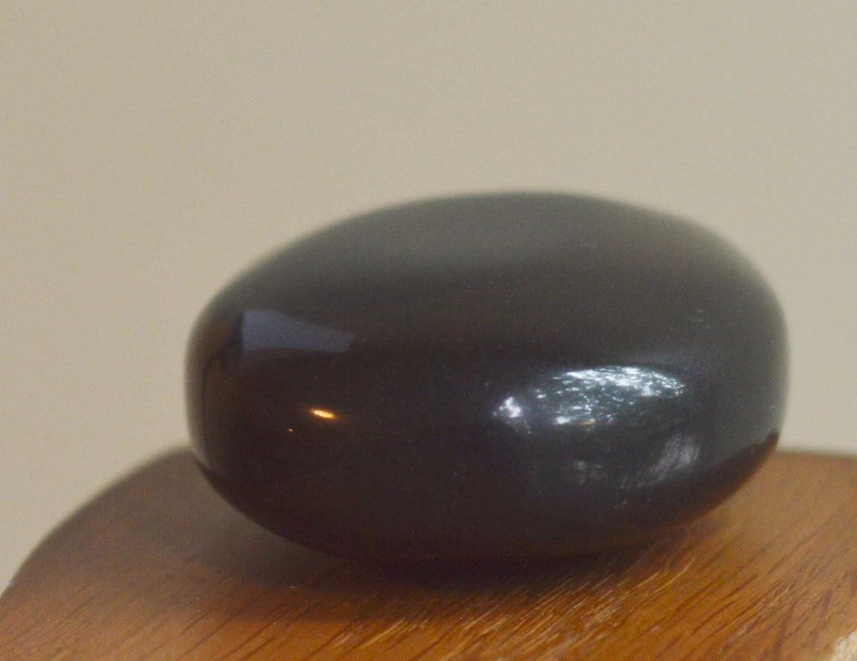 Black Agate Palm Stones