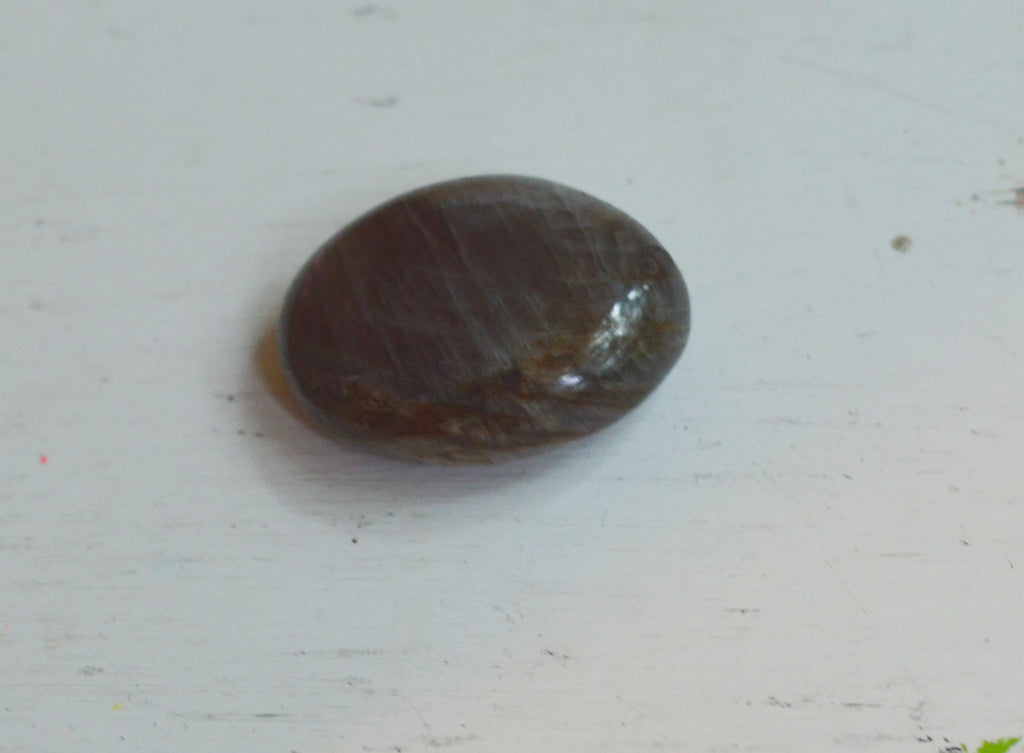Lavender-Flash Labradorite Gallet Palm Stone