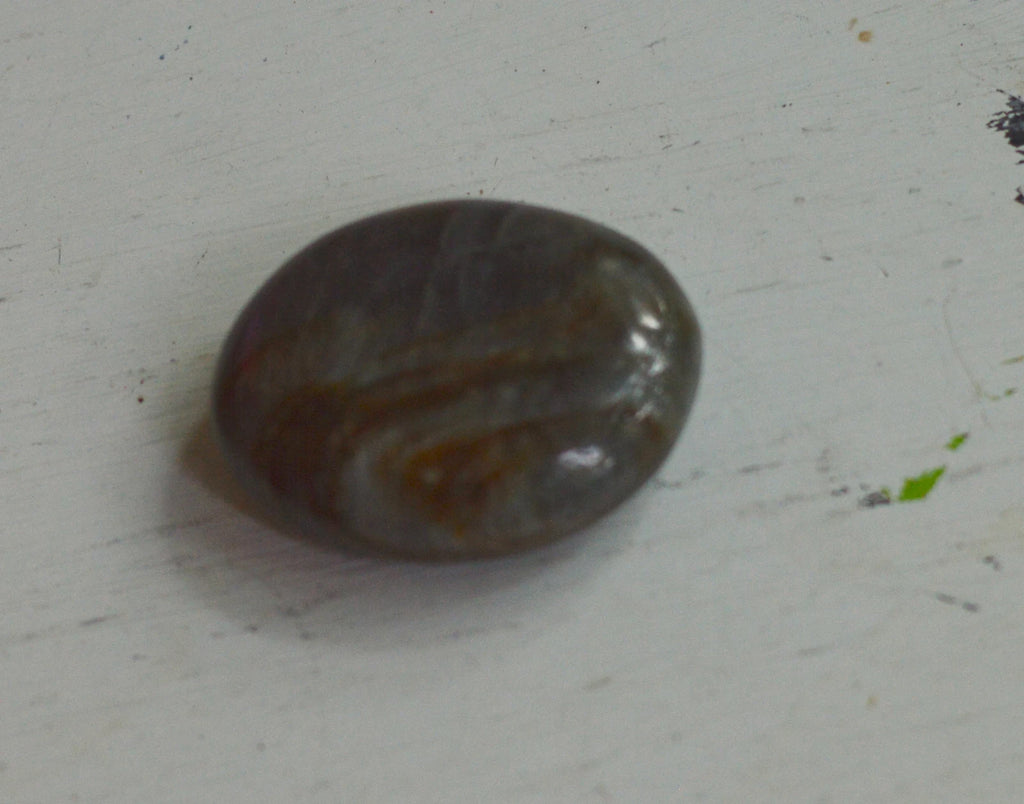 Lavender-Flash Labradorite Gallet Palm Stone