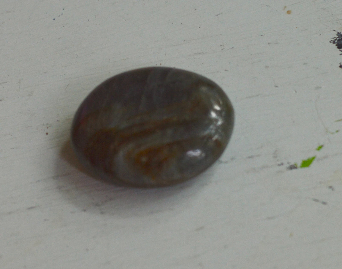 Lavender-Flash Labradorite Gallet Palm Stone